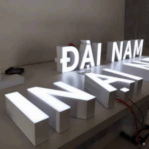 Làm bảng hiệu mica đẹp, bền, sang trọng, thi công chuyên nghiệp