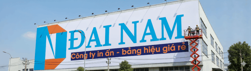 Biển quảng cáo khổ lớn sắc nét và nổi bật ngoài trời.